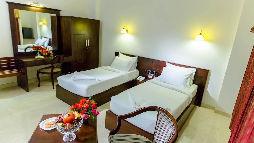 Lakshmi Hotel Thanjavur Room photo