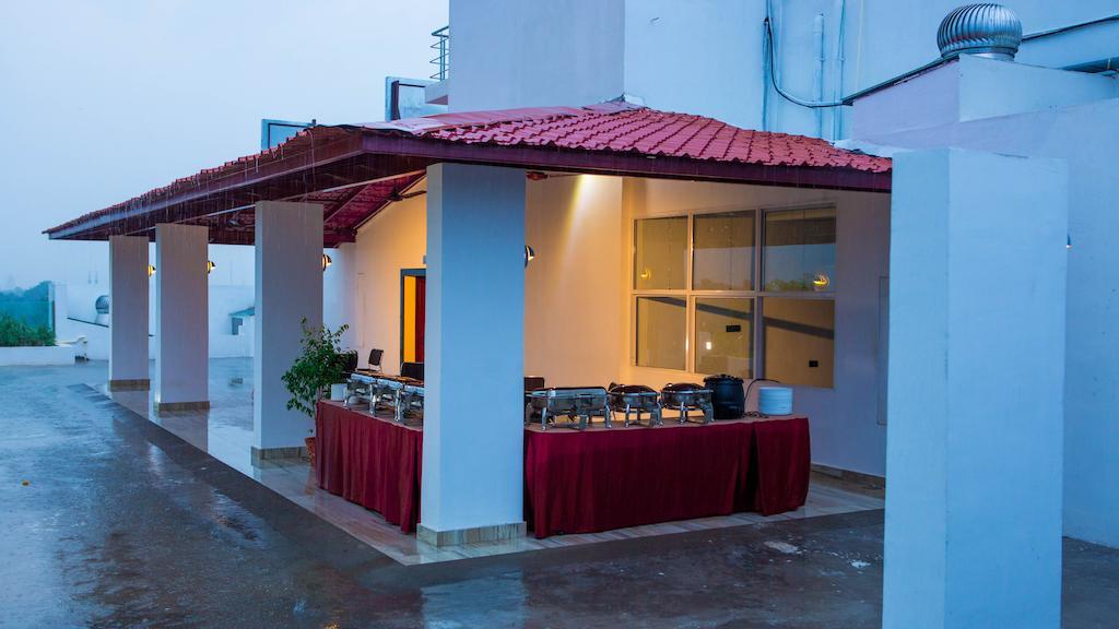 Lakshmi Hotel Thanjavur Exterior photo