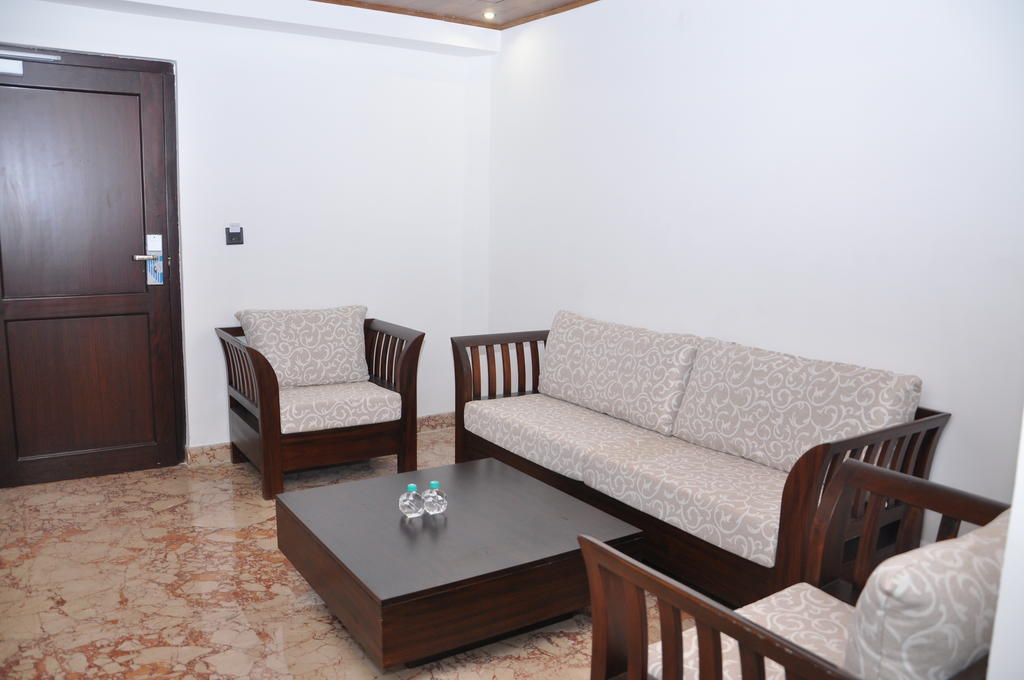 Lakshmi Hotel Thanjavur Room photo